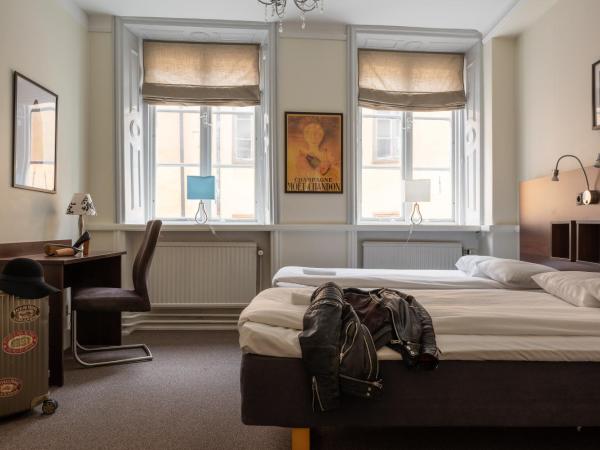 Castle House Inn : photo 3 de la chambre chambre double ou lits jumeaux avec salle de bains commune