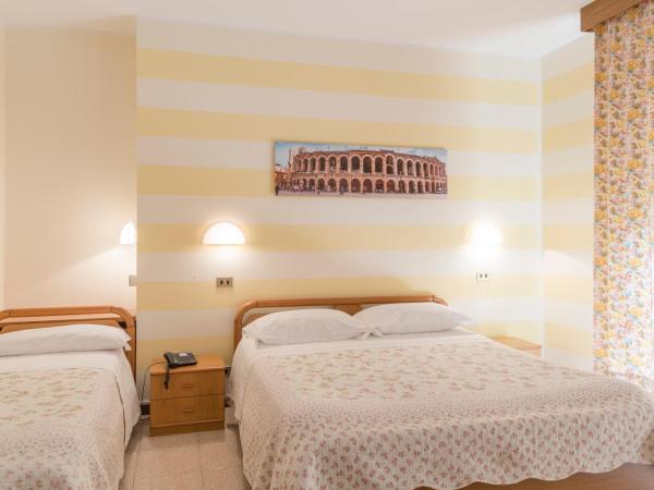 Albergo Trento : photo 8 de la chambre chambre triple - bâtiment séparé