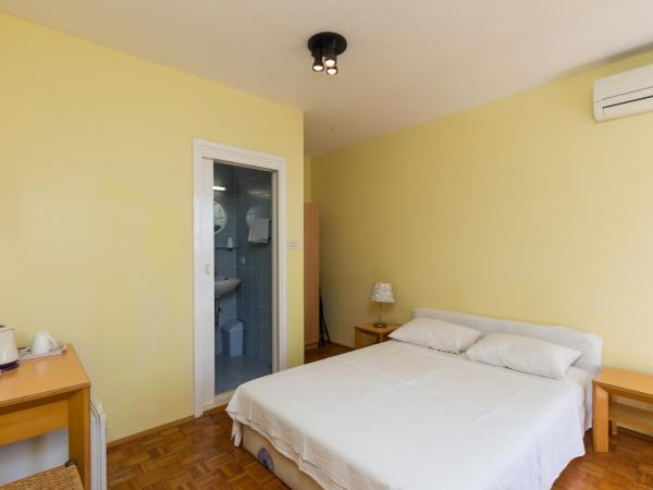 Beautiful Nest Rooms : photo 3 de la chambre chambre double avec balcon - vue sur mer