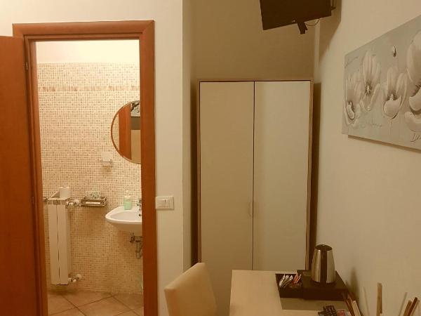 B&B La Cittadella : photo 9 de la chambre chambre double avec salle de bains privative