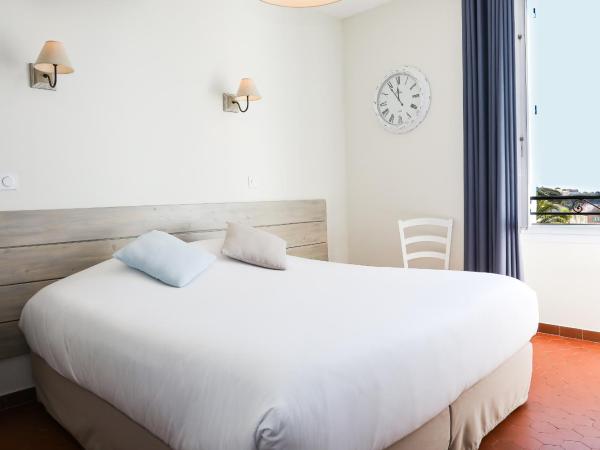 Hotel La Bienvenue : photo 1 de la chambre chambre avec vue sur jardin