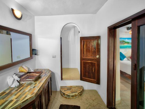 Playa Canek Beachfront Eco Hotel : photo 3 de la chambre suite en bord de mer 