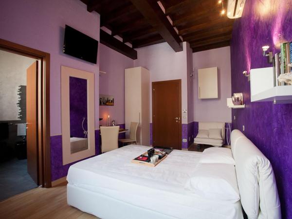 Bed & Breakfast Parmacentro : photo 10 de la chambre chambre familiale avec salle de bains privative