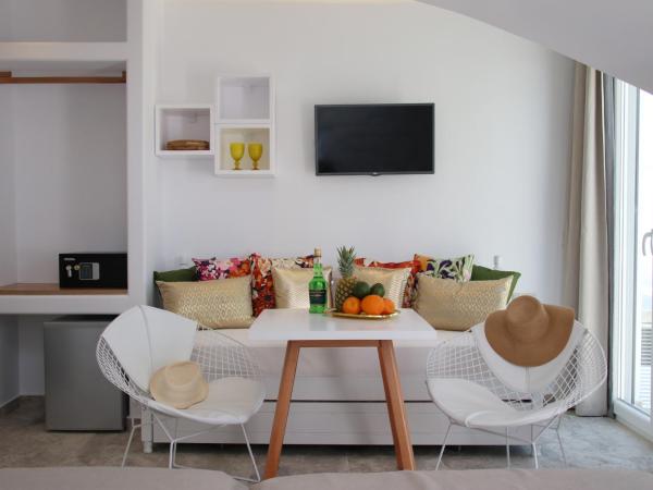 Spiros : photo 9 de la chambre suite supérieure avec bain à remous extérieur - vue sur mer