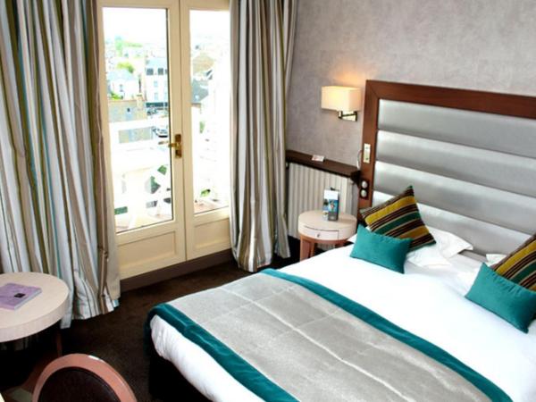 Grand Hôtel Des Thermes : photo 1 de la chambre chambre double Émeraude avec vue sur la ville