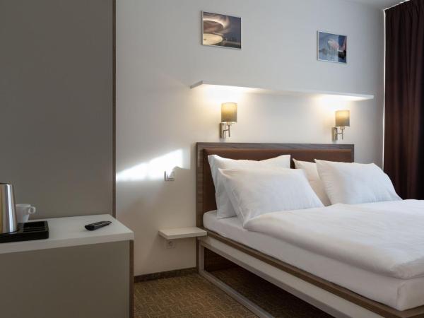 Skyhotel Prague : photo 4 de la chambre chambre double - vue sur jardin