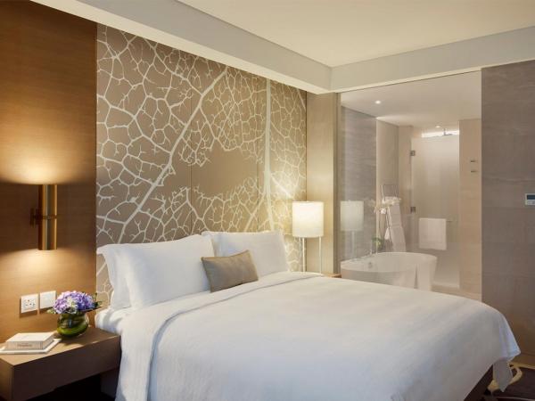 Al Bandar Rotana - Dubai Creek : photo 2 de la chambre chambre lit king-size - vue sur ville