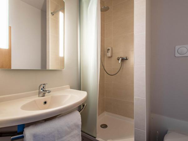 B&B HOTEL Vannes Ouest Golfe du Morbihan : photo 1 de la chambre chambre double