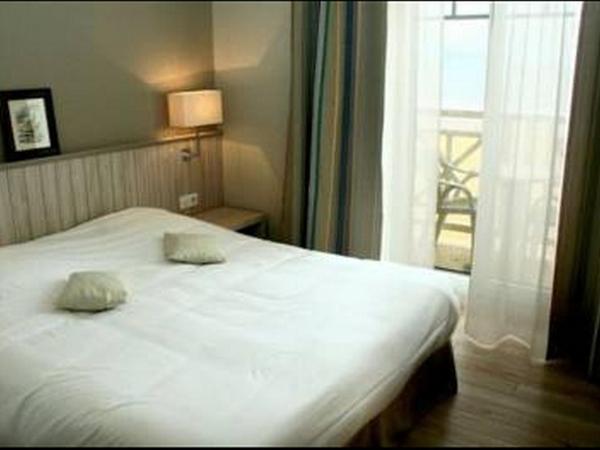 Antinéa : photo 4 de la chambre chambre double ou lits jumeaux avec balcon - vue sur mer