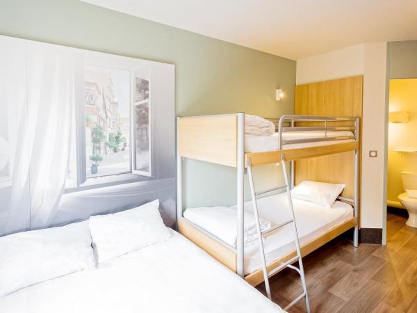 B&B HOTEL Aix-en-Provence Pont de l'Arc : photo 1 de la chambre chambre quadruple