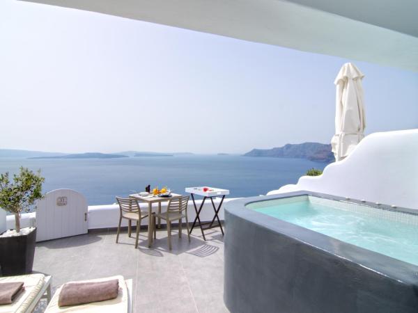 Santorini Secret Suites & Spa, Small Luxury Hotels of the World : photo 7 de la chambre suite premium avec bain à remous privé - vue sur caldeira