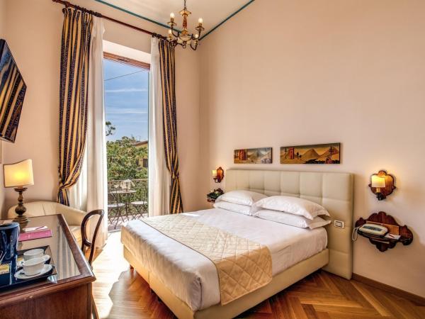 Hotel Croce Di Malta : photo 2 de la chambre chambre double ou lits jumeaux - vue sur jardin