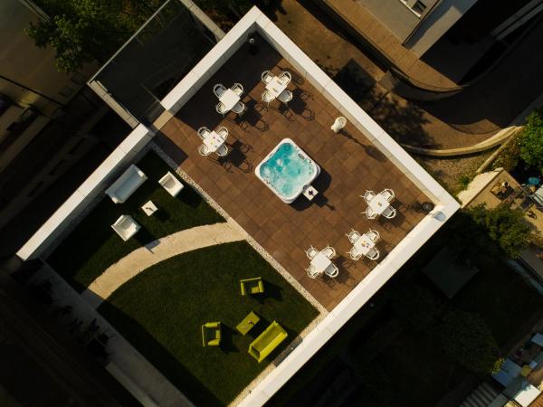 Corte Ongaro Hotel : photo 2 de la chambre chambre double supérieure avec baignoire spa dans jardin sur toit