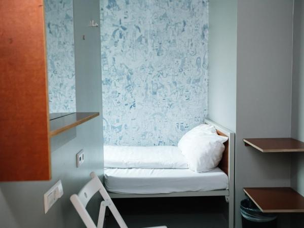 ClinkNOORD Hostel : photo 3 de la chambre chambre simple privée avec salle de bains privative