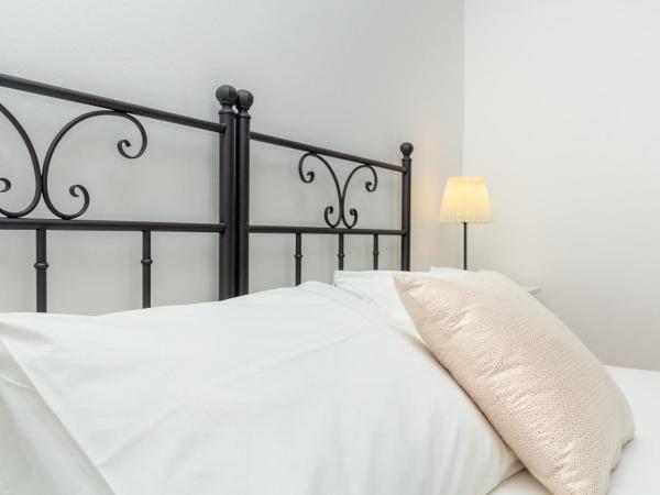 Villa Misita : photo 3 de la chambre chambre double - vue sur jardin