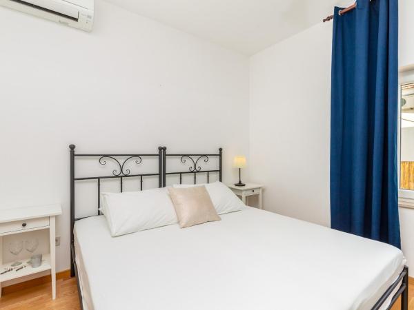 Villa Misita : photo 6 de la chambre chambre double - vue sur jardin