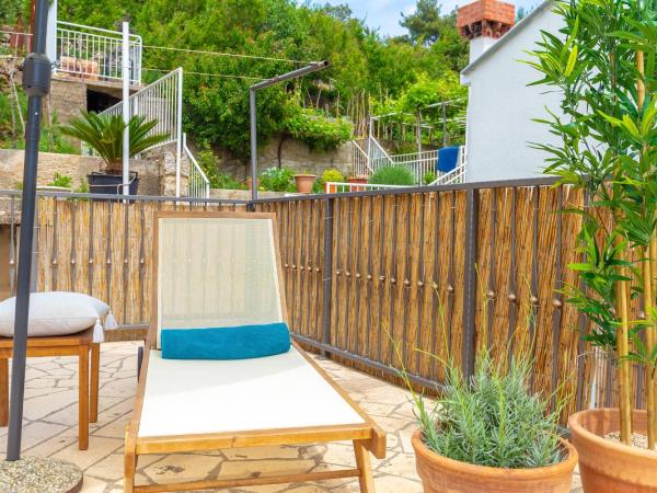 Villa Misita : photo 5 de la chambre chambre double - vue sur jardin