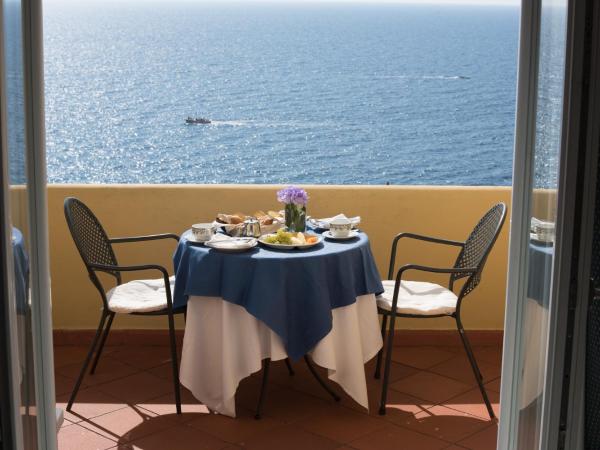Hotel Weber Ambassador : photo 1 de la chambre chambre double deluxe avec balcon - vue sur mer