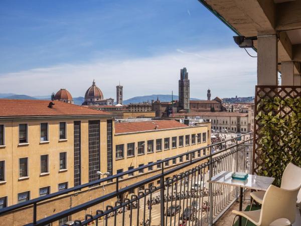 Hotel Delle Nazioni : photo 8 de la chambre chambre double ou lits jumeaux supérieure avec vue sur ville