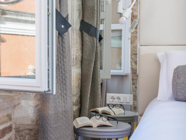 Zara Palace - design rooms : photo 2 de la chambre chambre deluxe double ou lits jumeaux