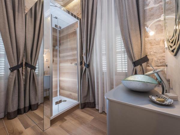 Zara Palace - design rooms : photo 4 de la chambre chambre deluxe double ou lits jumeaux