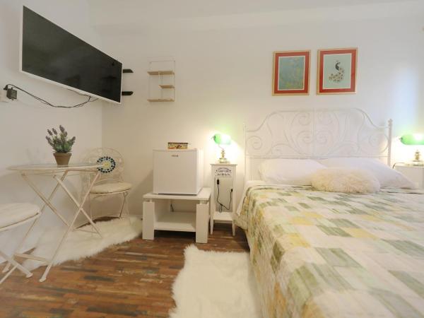 Apartments and a Room Ina : photo 7 de la chambre chambre double supérieure