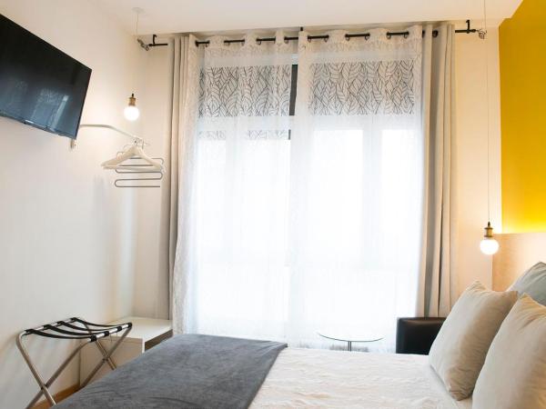 Pensión Aia : photo 3 de la chambre chambre double avec salle de bains privative