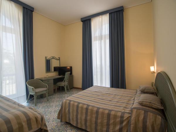 Hotel Villa Maria : photo 3 de la chambre chambre quadruple (2 adultes + 2 enfants)
