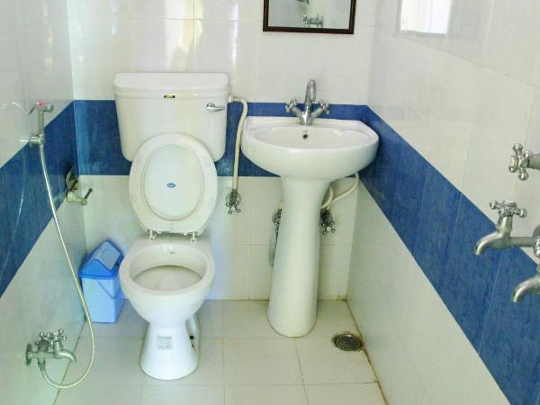 Udai Haveli Guest House : photo 2 de la chambre chambre double Économique avec salle de bains et toilettes communes