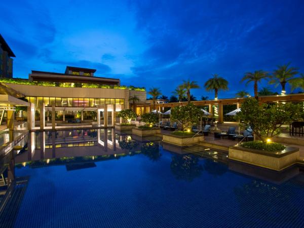 Novotel Hyderabad Airport : photo 6 de la chambre premier executive twin room with pool view and one way airport transfer, privileged access to executive lounge with drinks (selected imfl) and snacks from 6-8 pm