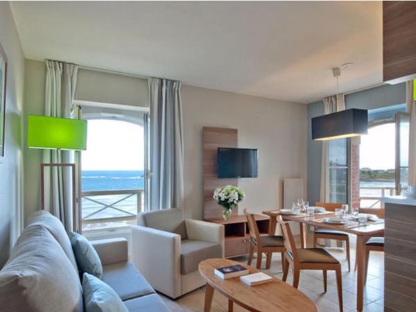 Residence Reine Marine : photo 2 de la chambre appartement 2 chambres (4 adultes) avec vue sur la mer