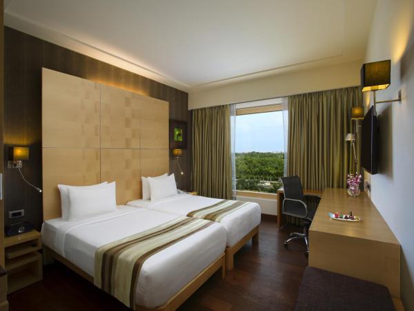 Novotel Hyderabad Airport : photo 7 de la chambre premier executive twin room with one way airport transfer, privileged access to executive lounge with drinks (selected imfl) and snacks from 6-8 pm