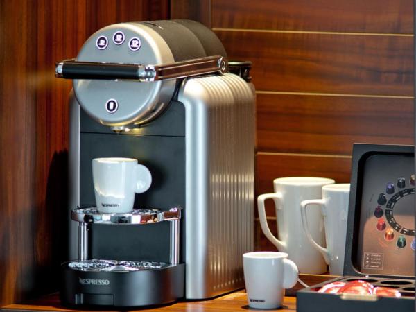 Hôtel Le Nouveau Monde : photo 3 de la chambre chambre double ou lits jumeaux premium - vue sur mer