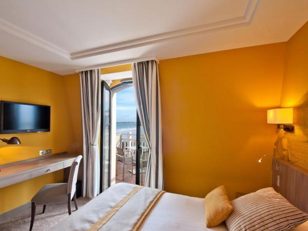 Hôtel Le Nouveau Monde : photo 1 de la chambre chambre double ou lits jumeaux supérieure - vue sur mer