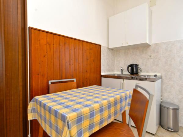 Apartment & room Milka 1633 : photo 1 de la chambre appartement