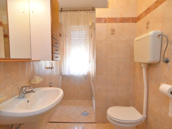 Apartment & room Milka 1633 : photo 3 de la chambre chambre double