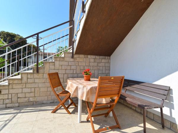 Apartment & room Milka 1633 : photo 2 de la chambre chambre double