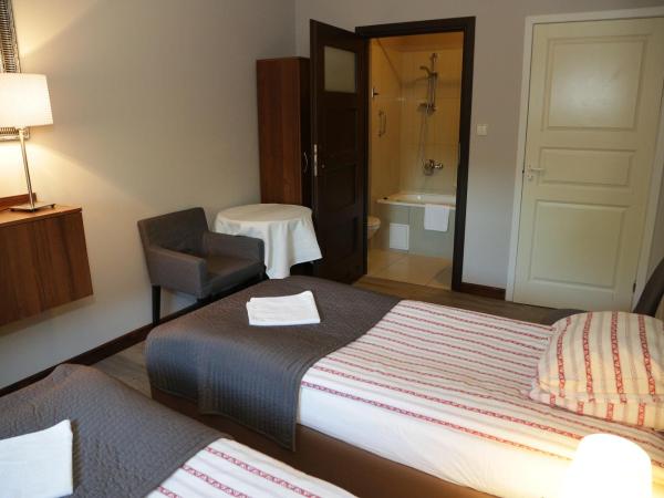 B & B Tomula : photo 2 de la chambre chambre lits jumeaux avec baignoire