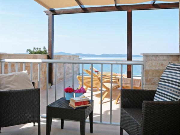 Hotel Delfin : photo 7 de la chambre chambre double ou lits jumeaux supérieure avec balcon - vue sur mer