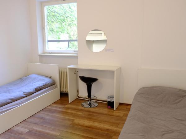 Love Croatia Hostel-Mir Guesthouse Zagreb : photo 6 de la chambre chambre triple avec salle de bains commune