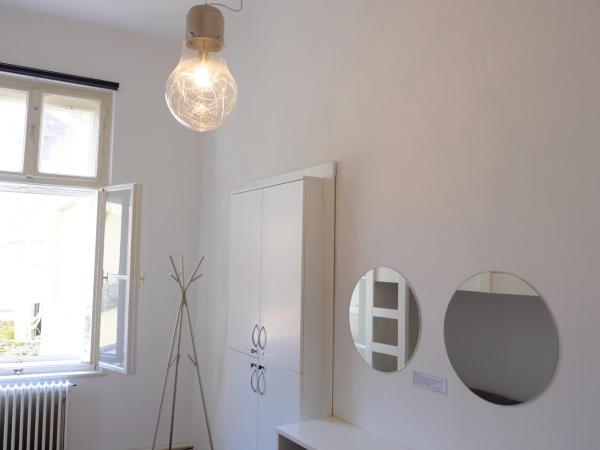 Love Croatia Hostel-Mir Guesthouse Zagreb : photo 4 de la chambre chambre familiale deluxe