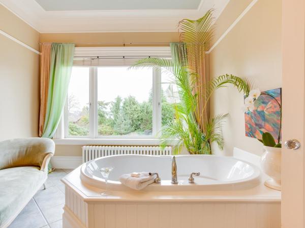 Fairholme Manor Inn : photo 5 de la chambre suite lit king-size avec spa - vue sur jardin