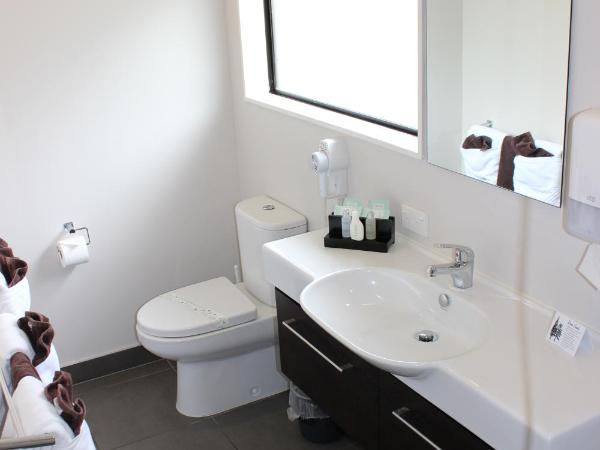 Quality Inn Acapulco Taupo : photo 7 de la chambre hébergement 2 chambres avec baignoire spa