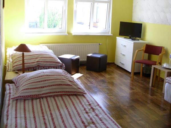 Pokoje Gościnne Irene : photo 1 de la chambre chambre quadruple Économique avec salle de bains commune