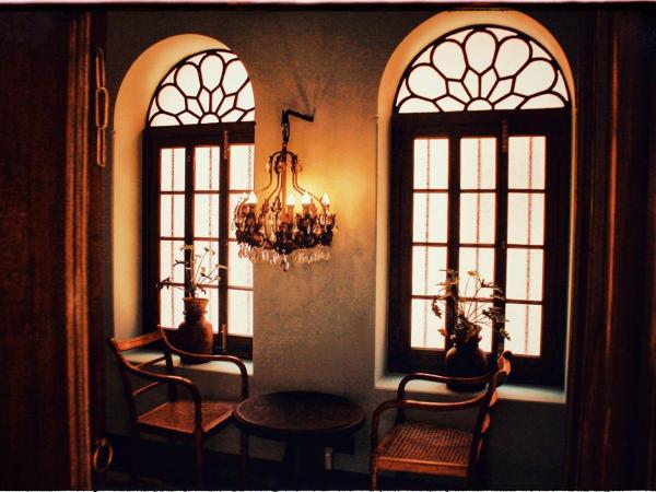 Calcutta Bungalow : photo 1 de la chambre suite lit king-size avec balcon