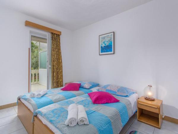 Apartments Emili : photo 1 de la chambre appartement avec balcon