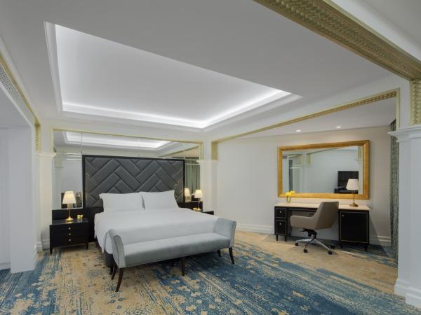 Radisson Blu Hotel, Dubai Deira Creek : photo 9 de la chambre suite présidentielle avec accès au salon - comprend une navette gratuite pour kite beach, dubai mall / burj khalifa