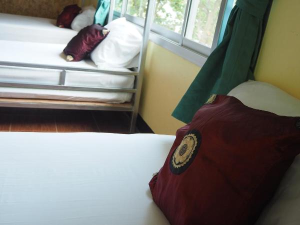 Chaokoh Phi Phi Hostel : photo 2 de la chambre lit dans dortoir pour femmes de 6 lits