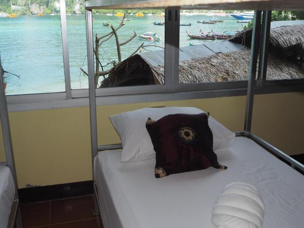 Chaokoh Phi Phi Hostel : photo 1 de la chambre lit dans dortoir pour femmes de 6 lits