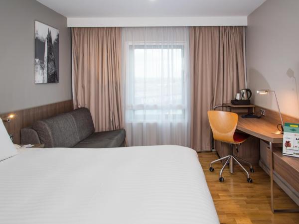 Holiday Inn London West, an IHG Hotel : photo 2 de la chambre chambre double avec canapé-lit